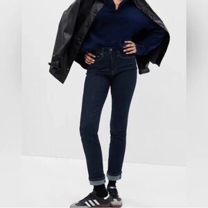 NWOT Gap - Classic Straight. Size 30 Tall.